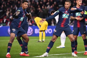 开云_包含巴黎圣日耳曼法甲击败南特姆巴佩快速反击得分的词条